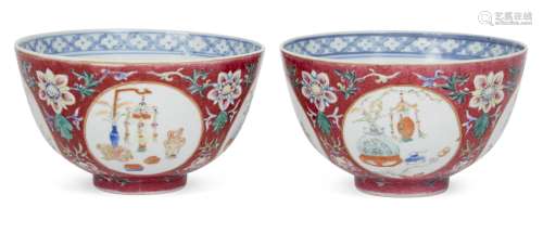 A pair of Chinese porcelain bowls, Guangxu period, painted in famille rose enamels with four