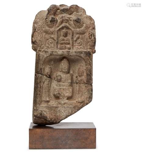 A Nepalese stone Buddhist stele, Northern Wei dynasty, the alcove enclosing a figure of Buddha