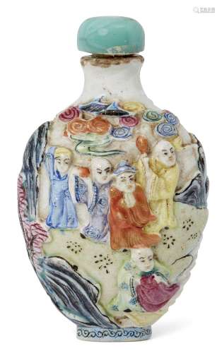 A Chinese porcelain famille rose moulded snuff bottle, late 19th century, decorated with figures