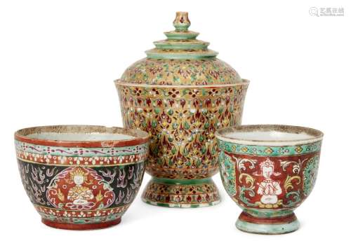 A Chinese porcelain Bancherong cup and cover for the Thai market, 19th century, painted in enamels