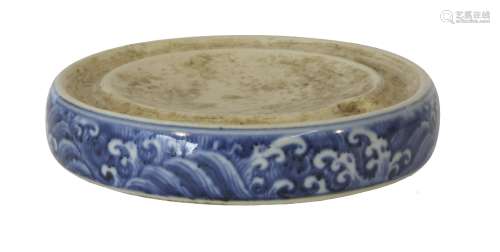 A Chinese porcelain circular inkstone, Xuande mark, 18th century, the sides painted in underglaze