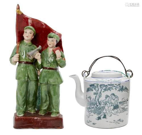 A Chinese porcelain transfer decorated Cultural Revolution teapot and figure group, 1960s/1970s, the