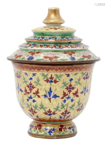 A Chinese porcelain Thai market Bencharong bowl and cover, early 20th century, painted in enamels