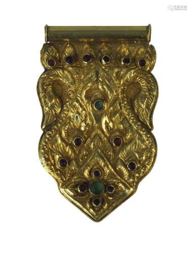 A Thai gold Buddhist paste set pendant, 19th century, repousse decorated with foliate motifs, 5.