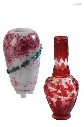 THREE COLOUR PEKING GLASS VASE