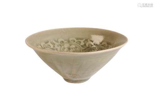 SMALL 'YAOZHOU' CELADON 'LOTUS' BOWL