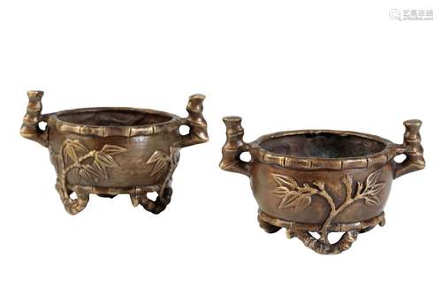 PAIR OF SMALL BRONZE CENSERS, QING DYNASTY