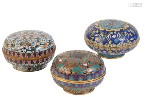 FINE CLOISONNE CIRCULAR BOX AND COVER