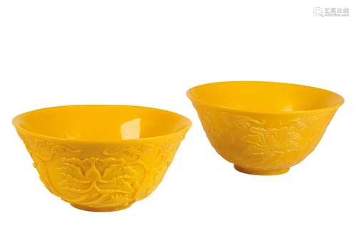 LARGE PAIR OF YELLOW PEKING GLASS 'LOTUS' BOWLS