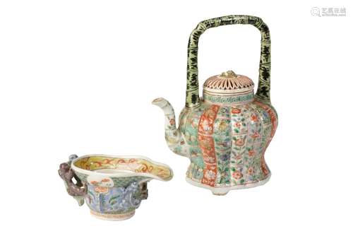 FAMILLE VERTE 'CHRYSANTHEMUM' TEAPOT