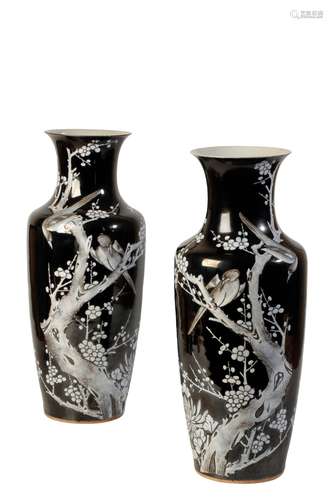 PAIR OF FAMILLE-NOIRE 'MAGPIES' VASES