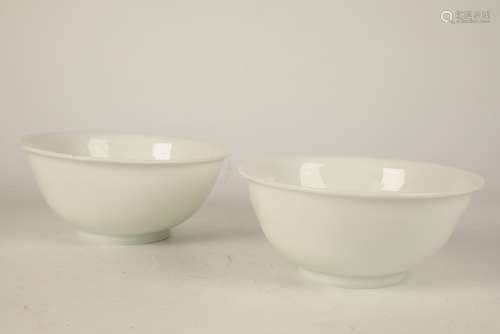 PAIR OF LARGE WHITE PEKING GLASS BOWLS