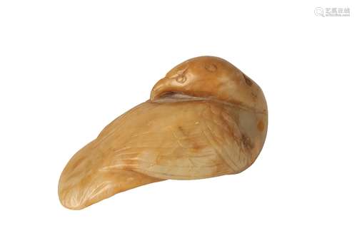 RUSSET JADE PEBBLE CARVED SWAN