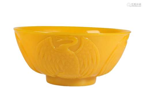 PEKING YELLOW GLASS 'PHOENIX' MEDALLION BOWL