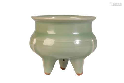 LONGQUAN CELADON TRIPOD CENSER