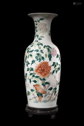 A Famille rose baluster vase decorated with floral motifs, wood baseChina, 20th century(h. 61 cm.)
