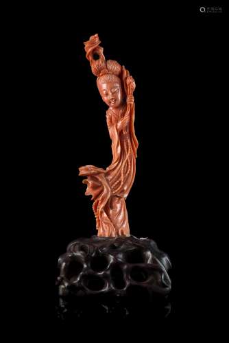 A small coral carving of an elegant ladyChina, early 20th century(h. 14 cm.; net weight 70 gr.)