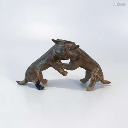 HAN DYNASTY YELLOW GRAZE DOGS FIGHTHING CARVING
