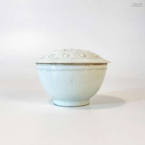 HUTIAN KILN GREEN-WHITE GLAZE CUP AND TOP