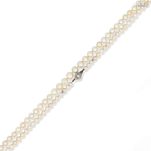 A cultured pearl necklace