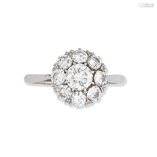 A diamond cluster ring