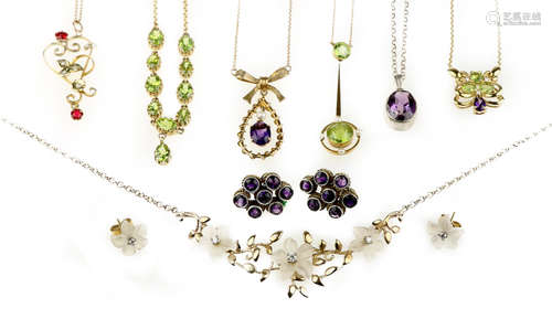 A collection of jewellery