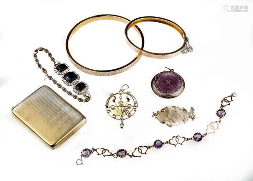 A collection of jewellery