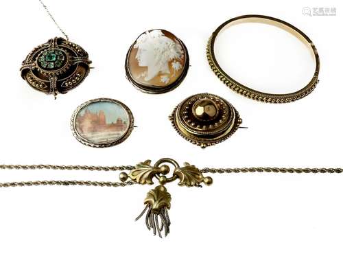 A collection of jewellery