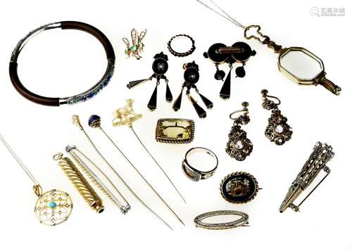 A collection of jewellery