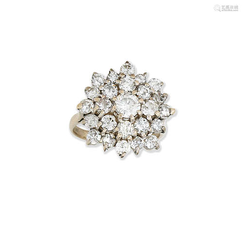 A diamond cluster ring