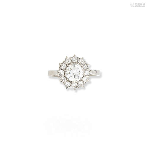 A diamond cluster ring