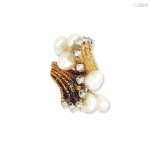 A cultured freshwater pearl and diamond ring