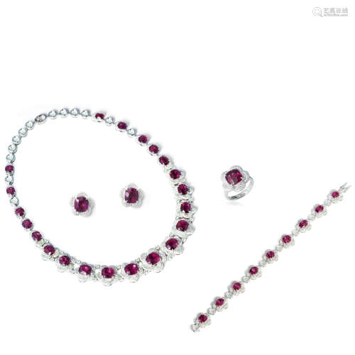 81克拉天然缅甸紫色尖晶石配18K白金镶钻石项链、耳环、戒指、手链套装