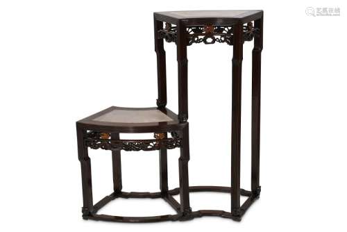 A CHINESE HONGMU DOUBLE MARBLE-INLAID STAND.
