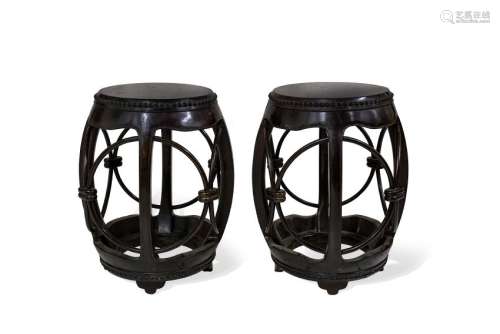 A PAIR OF CHINESE HONGMU STOOLS.