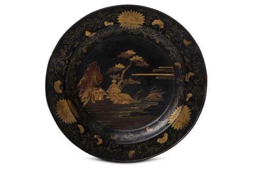 A BLACK GILT-LACQUER DISH.