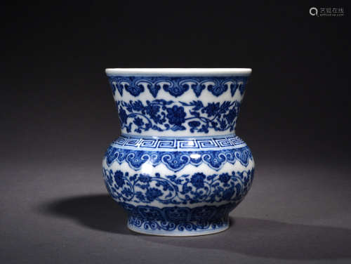 A BLUE AND WHITE PEONY SCROLLS SPITTON, ZHADOU, QING QIANLONG SEAL MARK AND PERIOD, 1736-1796