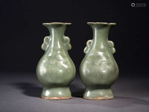 A PAIR OF LONGQUAN CELADON VASES, MING DYNASTY