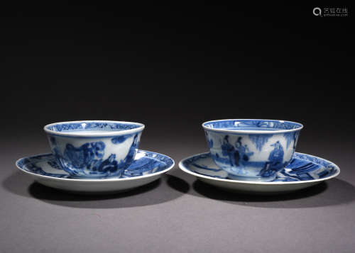 A PAIR OF BLUE AND WHITE FIGURES TABLEWARES