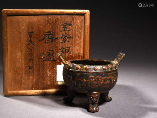 A BRONZE DOUBLE HANDLED TRIPOD CENSER, QING QIANLONG MARK AND OF THE PERIOD, 1736-1796