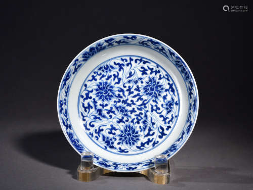 A BLUE AND WHITE LOTUS SCROLLS CHARGER, QING KANGXI DOUBLE CIRCLE MARK AND OF THE PERIOD, 1662-1722