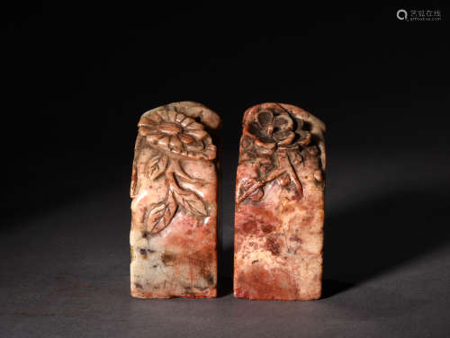 A PAIR OF CARVED SHOUSHAN ‘HUZHENGYAN’ SEALS, MING DYNASTY