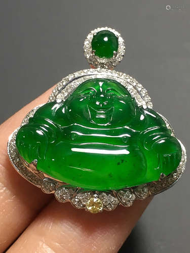 A TRANSLUCENT JADEITE ZHENGYANG GREEN BUDDHA PENDANT