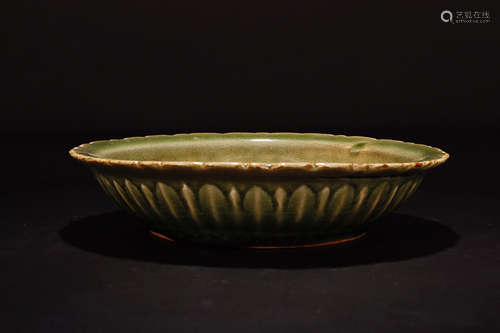 A GUAN WARE GREEN GLAZE TAI CHI PLATE