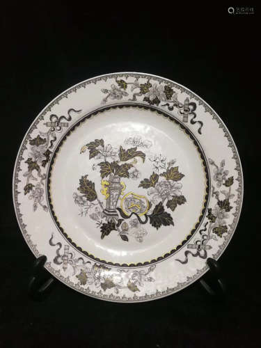 A PORCELAIN PLATE WITH INK DRAW FLORAL PATTERN