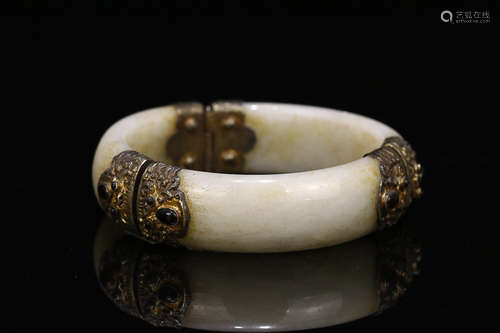 A HETIAN JADE WITH GILT BRONZE BRACELET