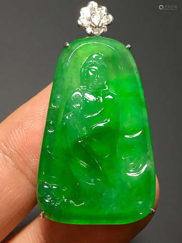 A TRANSLUCENT JADEITE ZHENGYANG GREEN BUDDHA PENDANT