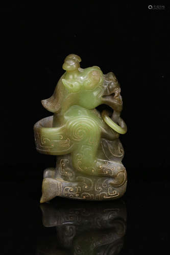 A JADE AUSPICIOUS BEAST ORNAMENT