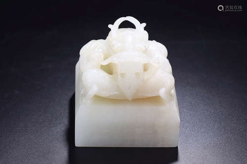 A HETIAN JADE DRAGON SEAL