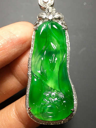 A TRANSLUCENT JADEITE ZHENGYANG GREEN KOI PENDANT